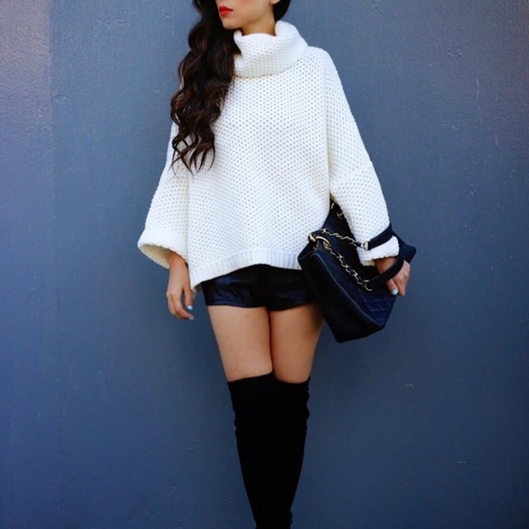 NWOT oversized turtleneck sweater - Picture 2 of 3